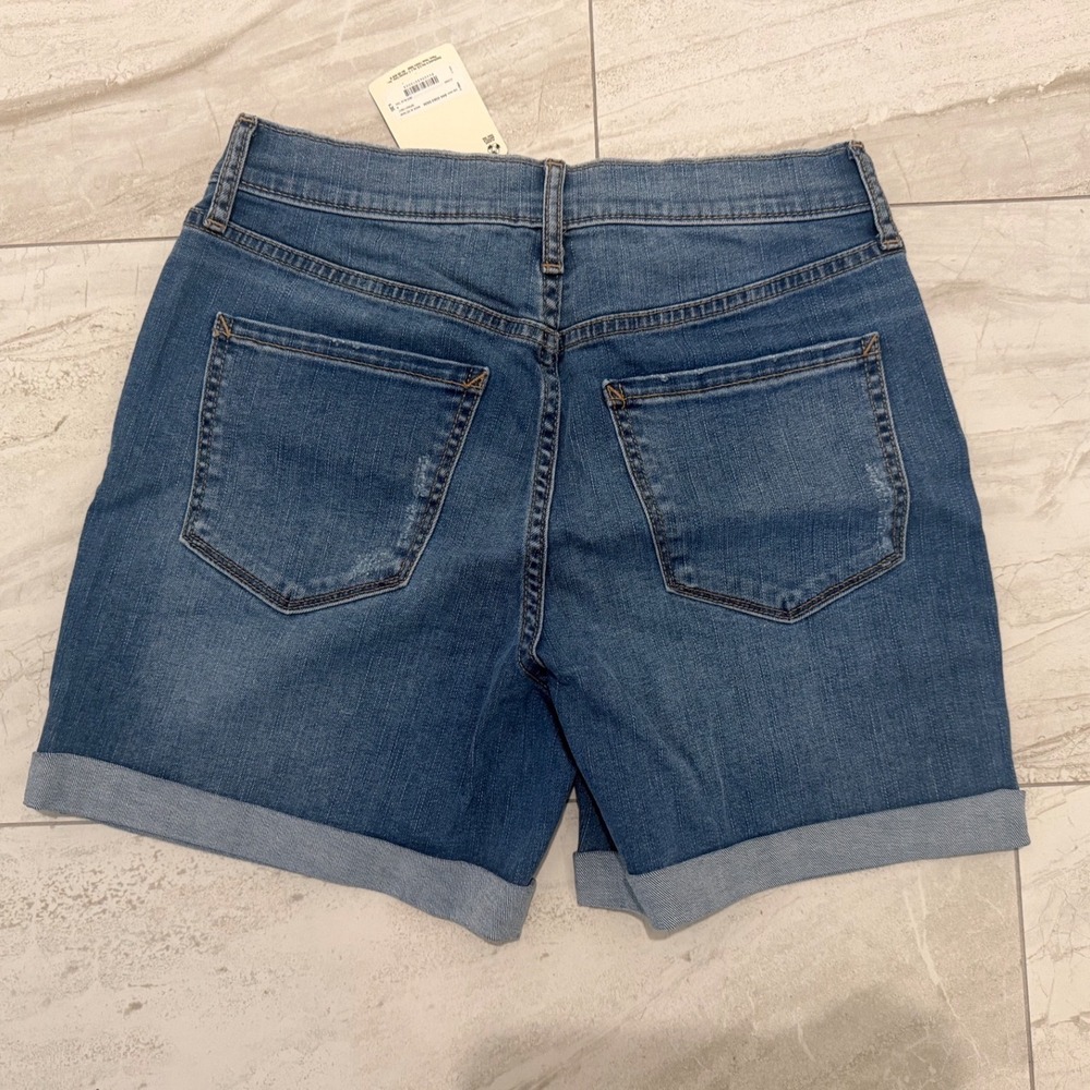 a.n.a High Rise Midi Denim Shorts Size 4 Med Blue Tide Cuffed 5" Inseam NWT - Picture 2 of 7